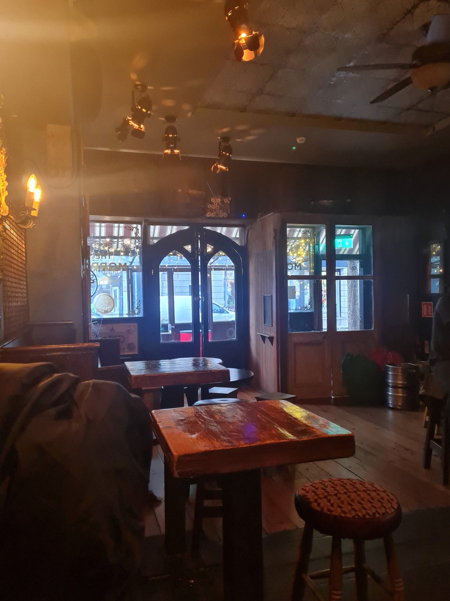 ShticksAndStews's tweet image. The Morris Bar, Dublin. 8.7/10, been wanting to go for a while now 🍻 Definitely a place to drop in for a pint and pizza if you need a break from the St Patrick's Day crowds ☘️🇮🇪 #shtick #guide @MorrisBarDublin @PintsBeauty @dublinbypub @PintsO_Guinness @pintswithaview #Dublin
