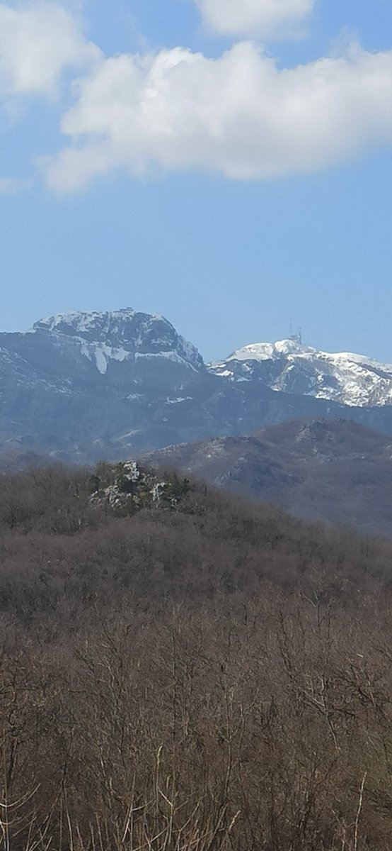 Odavde nas trojica zajedno putujemo do njihovog podnožja.