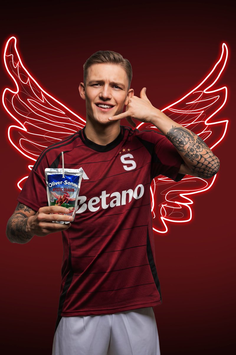 ACSparta_CZ's tweet photo. 𝑴𝙮𝒔𝙩𝒊𝙘 𝙙𝒓𝙖𝒈𝙤𝒏 přilítl na zadní 🐉 https://t.co/mEiILSrtaM