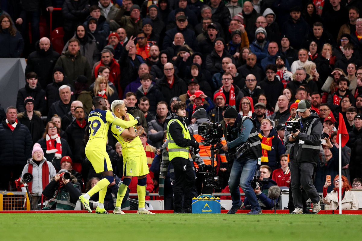 Lloyd Dean tweet media