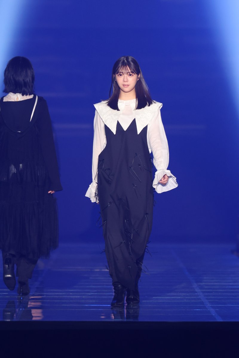 IDOL RUNWAY COLLECTION 2026💘】 乃木坂46冨里奈央、リボンつきワンピ