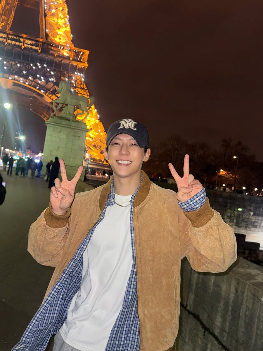 hutarchive's tweet photo. 📸: hutazone instagram update

in Paris 🇫🇷 https://t.co/ml12gIHrsS