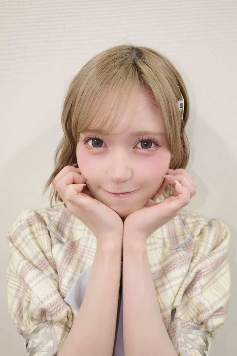 CANMAKEのジェルライナーはインラインめっちゃ埋めやすいし、アートクラスはブラシ付きでぼかせるから自然に仕上がる！

血色感のあるカラーだとなじみよくて、しっかり描いても愛嬌ある顔に仕上がるよ🫶🏻
イコラブのさなちゃんみたいなきゅるんと可愛い目になりたいなら真似しよ✨