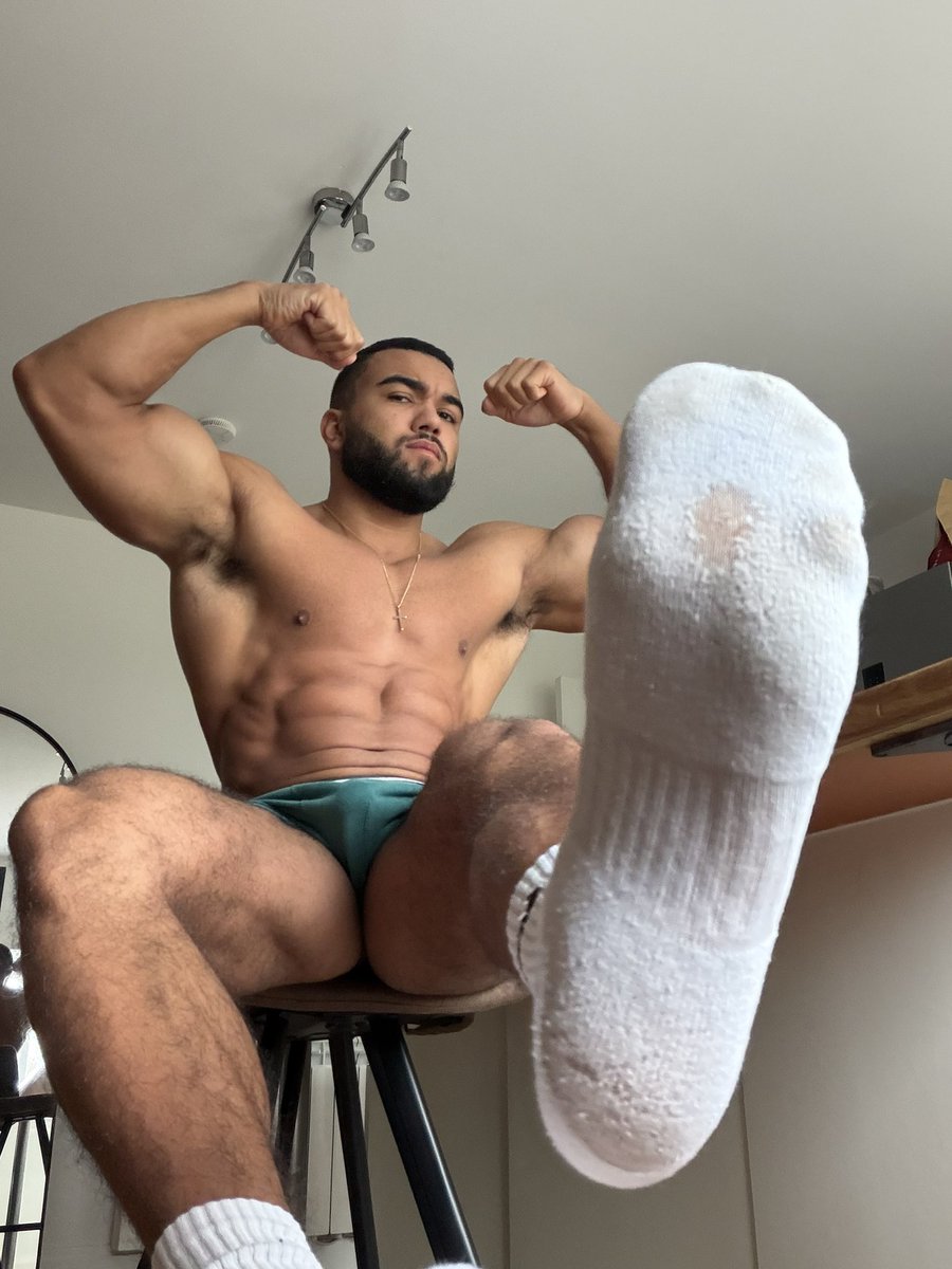 Your existence only has 1 place and it’s below these soles 🦶🧎