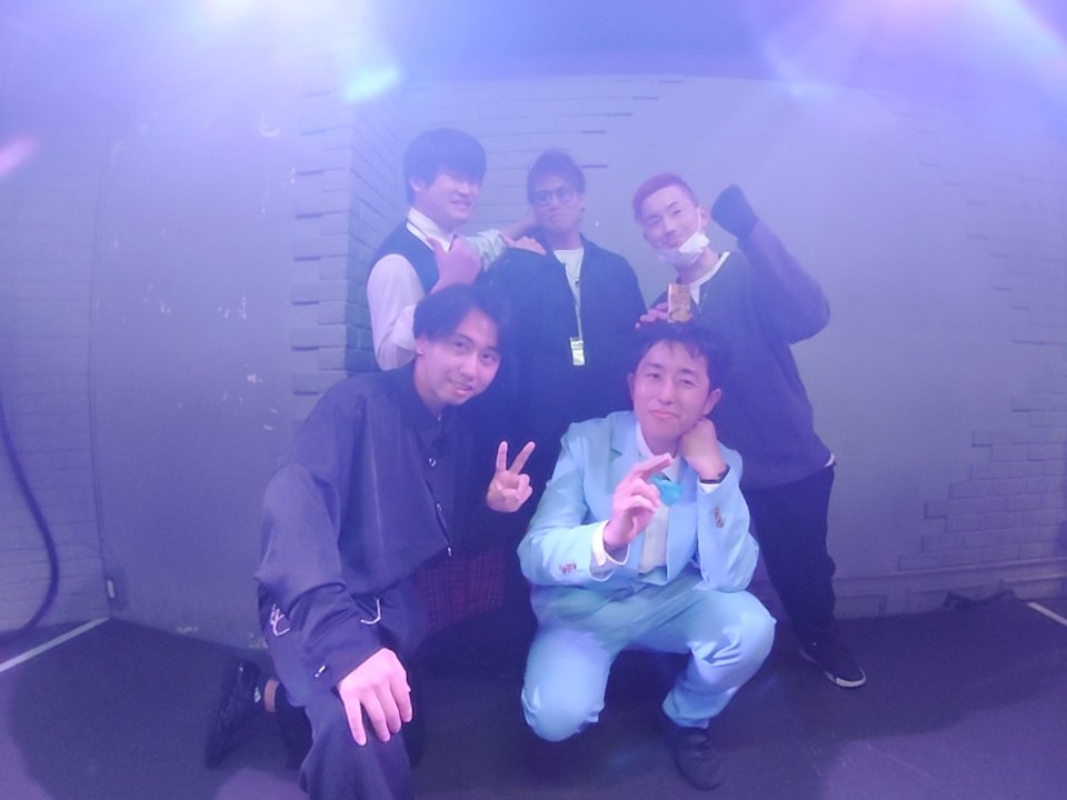 rento_01_'s tweet photo. LIVEで撮ったお写真②
1枚目ミトくん
@mito310_singer
半目は面白い🤣
最後男性陣で撮った📸
#LIVE
#Everythingcounts
#clubMalcolm https://t.co/JbO4YB8Q8E