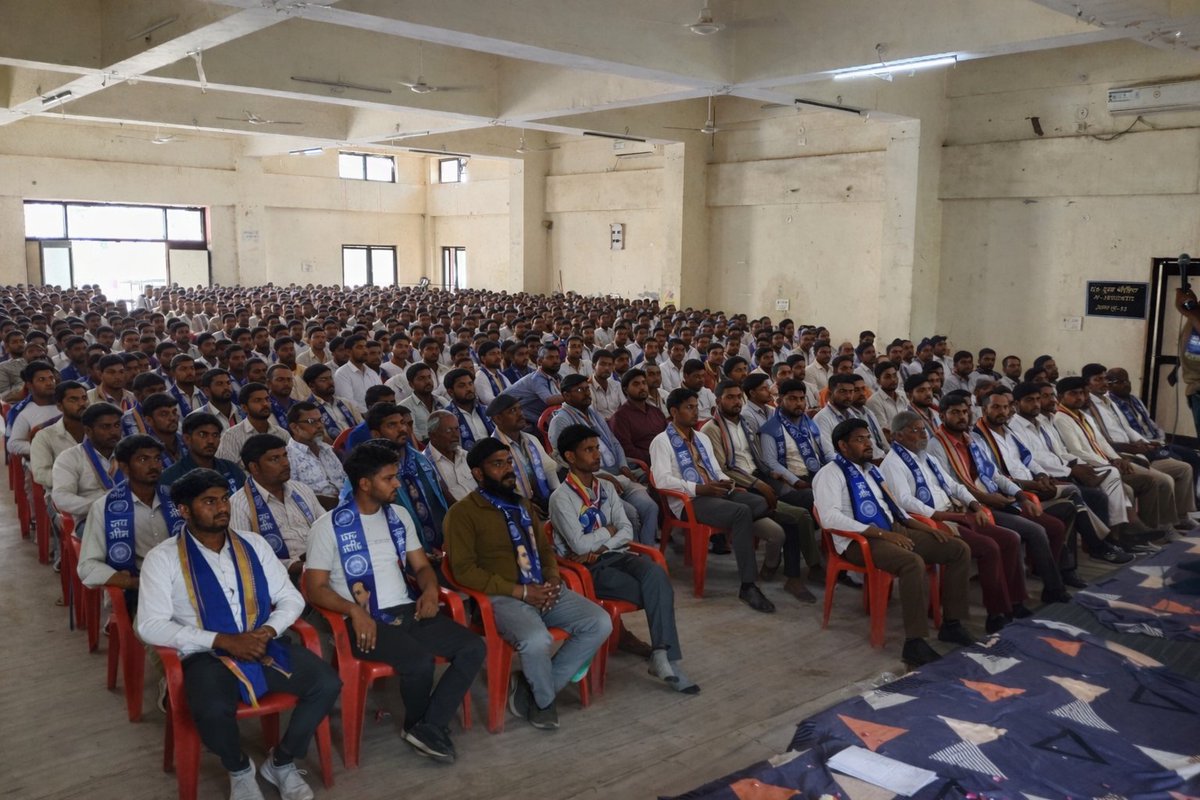 भीम आर्मी व आजाद समाज पार्टी  बारां द्वारा मान्यवर साहब कांशीराम जी के जन्मदिवस को बड़े धूम धाम से मनाया गया जिसमें बड़ी संख्या में कार्यकर्ता एकत्रित हुए। 
कार्यक्रम में संगठन व पार्टी को मजबूत करने पर बल दिया गया।
<a href="/BhimArmyChief/">Chandra Shekhar Aazad</a>
<a href="/anil_aazad/">Anil Kumar Dhenwal</a> 
<a href="/Jitendra_Hatwal/">Jitendra Hatwal</a>