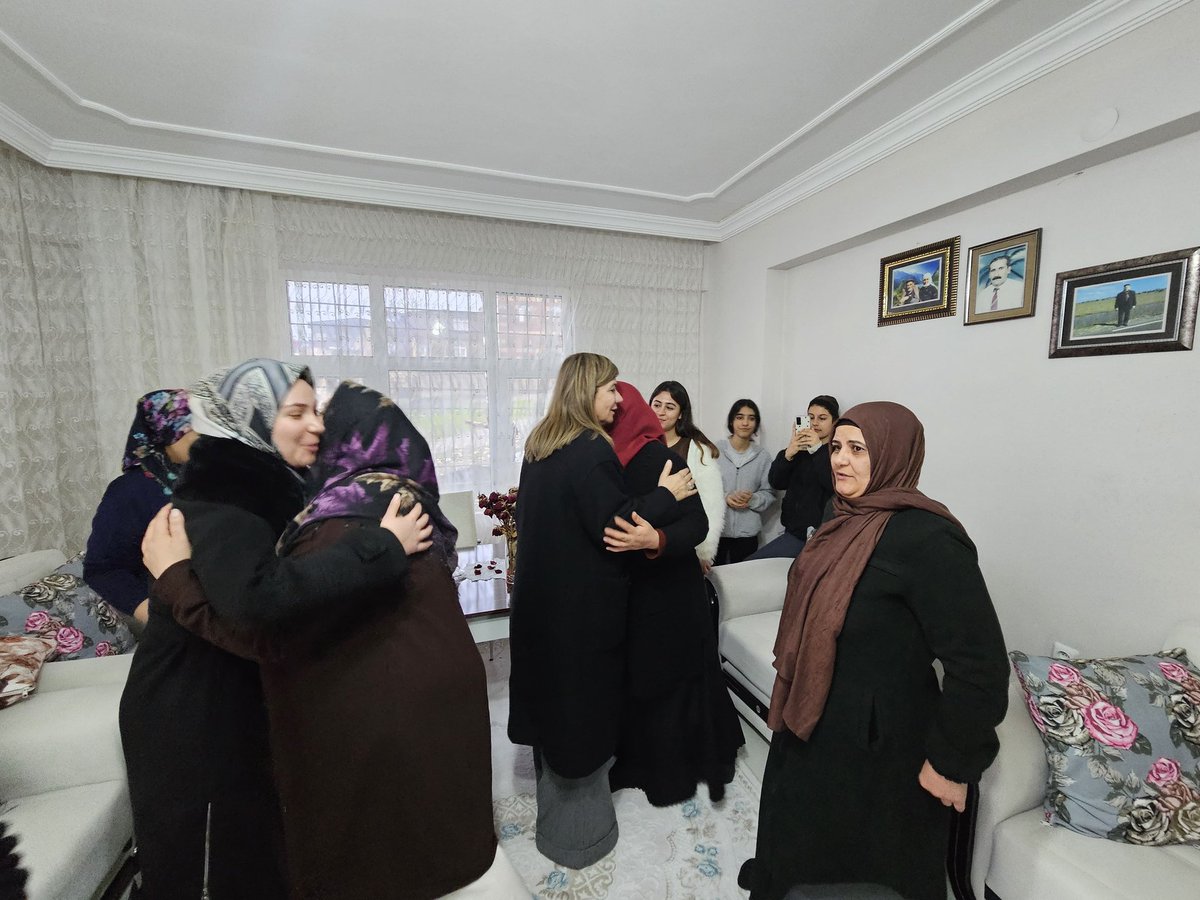 Milletvekilimiz Sn. Suna Kepolu Ataman,İl Bşk. Sn.Ömer İler, İ.Bşk. Sn.Volkan Karadeniz ve Kadın K. Bşk Sn.Esra Karadaş;

Vefa ziyaretleri kapsamında, İlçe teşkilatımızın çeşitli kademelerinde görev almış  emektarlarımızdan Sayın Abdulvahap Parlatır ve ailesini ziyaret etti.