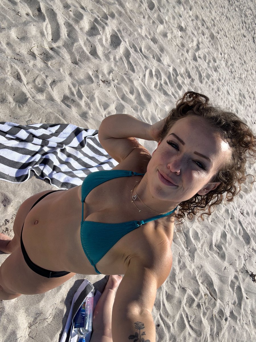 jordannaXjames's tweet photo. Need another vacay 😩 

#vacay #summer #beach #dwarf #onlyfans #shortgirl #dwarfgirl #cutegirl https://t.co/emdJBrCnjo