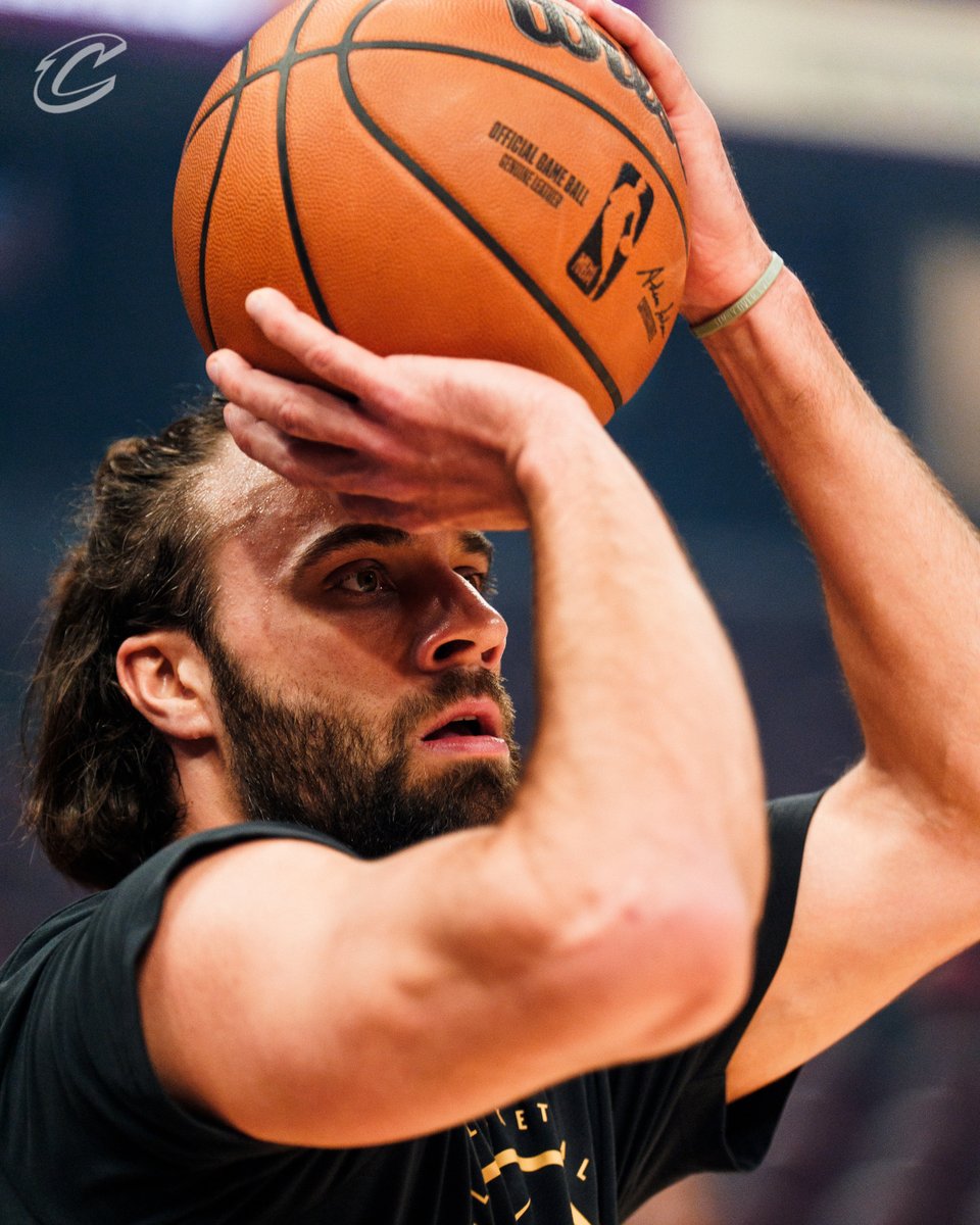 MAX. 
IS. 
BACK. 

#LetEmKnow