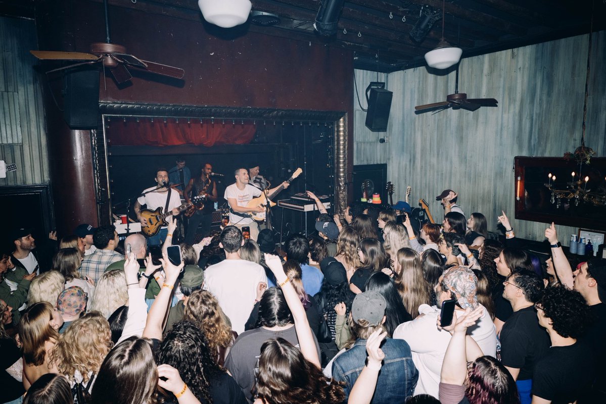 bleachers tweet media