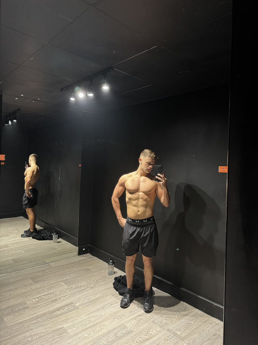 AlexRhodes98's tweet photo. Sunday session, only cardio and abs but more so damage control for today &amp; tomorrow 🫡 https://t.co/K6K69rzZ7H