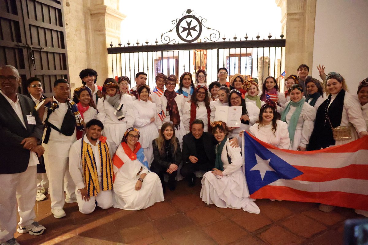 UPRHComunica's tweet photo. 🎉Buenas noticias desde España🎉

¡Celebramos este gran logro! 🎶🏆
El Coro UPRH obtiene el premio del Golden Diploma Level I en la categoría G2 del Festival Coral CANTAQUERA en Antequera, España.

Un reconocimiento al talento, disciplina y pasión de nuestros estudiantes y a la dirección del Prof. Germán Peña Haddock.
¡Orgullo UPR Humacao! 🇵🇷

#SiempreBúhos #SomosTuUniversidad @UPR_Oficial