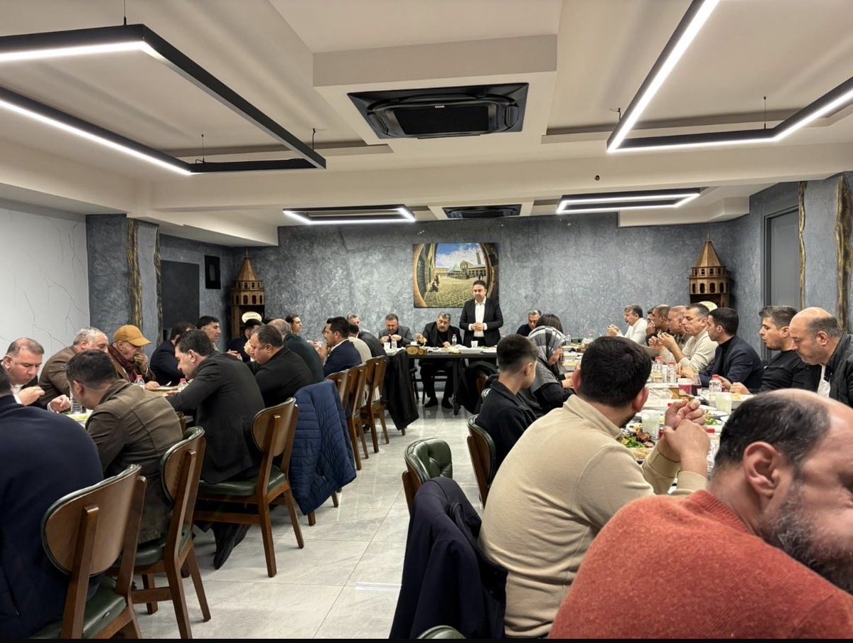 ANADOLU ASLANLARI IŞADAMLARI DERNEĞI(ASKON DIYARBAKIR ŞUBE BAŞKANLIĞI) İFTAR PROGRAMINA ÜYELERİMİZİN KATILIMI İLE BERABER GERÇEKLEŞTİRDİK. KATILAN ÜYE VE KONUKLARIMIZA YÖNETİMİMİZ ADINA TEŞEKKÜR EDİYORUZ.