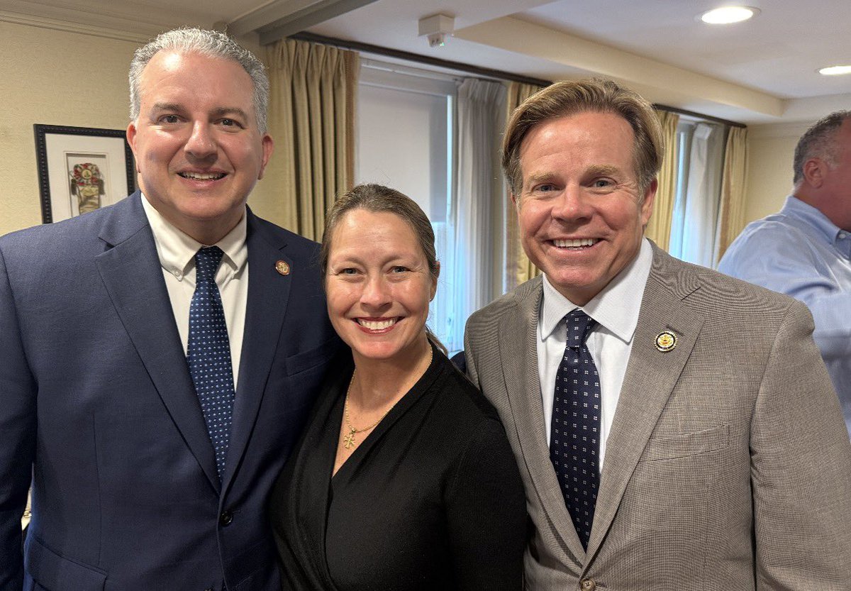 JimmyPatronis's tweet image. Join me and Katie in wishing our friend @RepHaridopolos a happy birthday! 🎂🎉
#FloridaIsForWinners #FlaPol