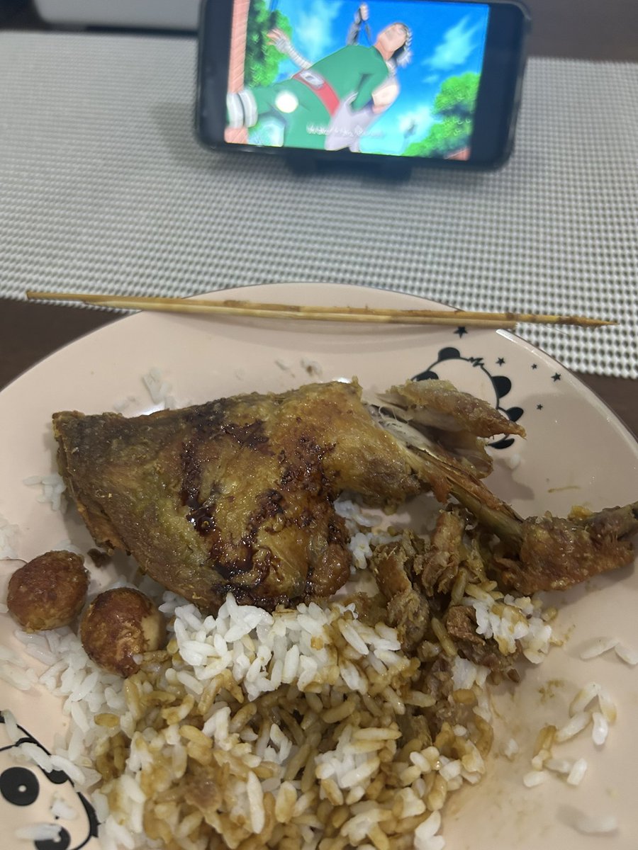 lovememorebye's tweet photo. ndak bise tidok, jadi sahur tengah malam🫣 https://t.co/Dk0uKhHVKZ