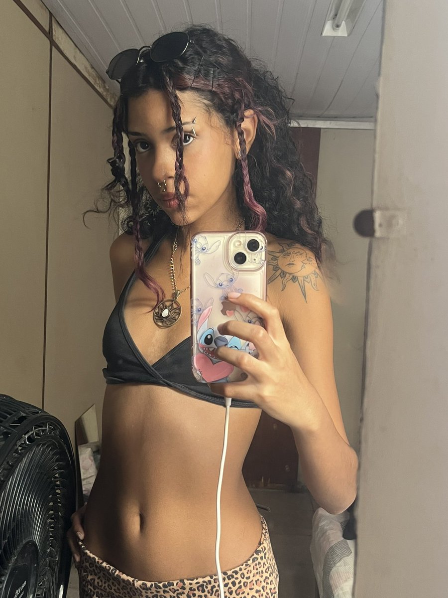 lia capetinhaحصان tweet media