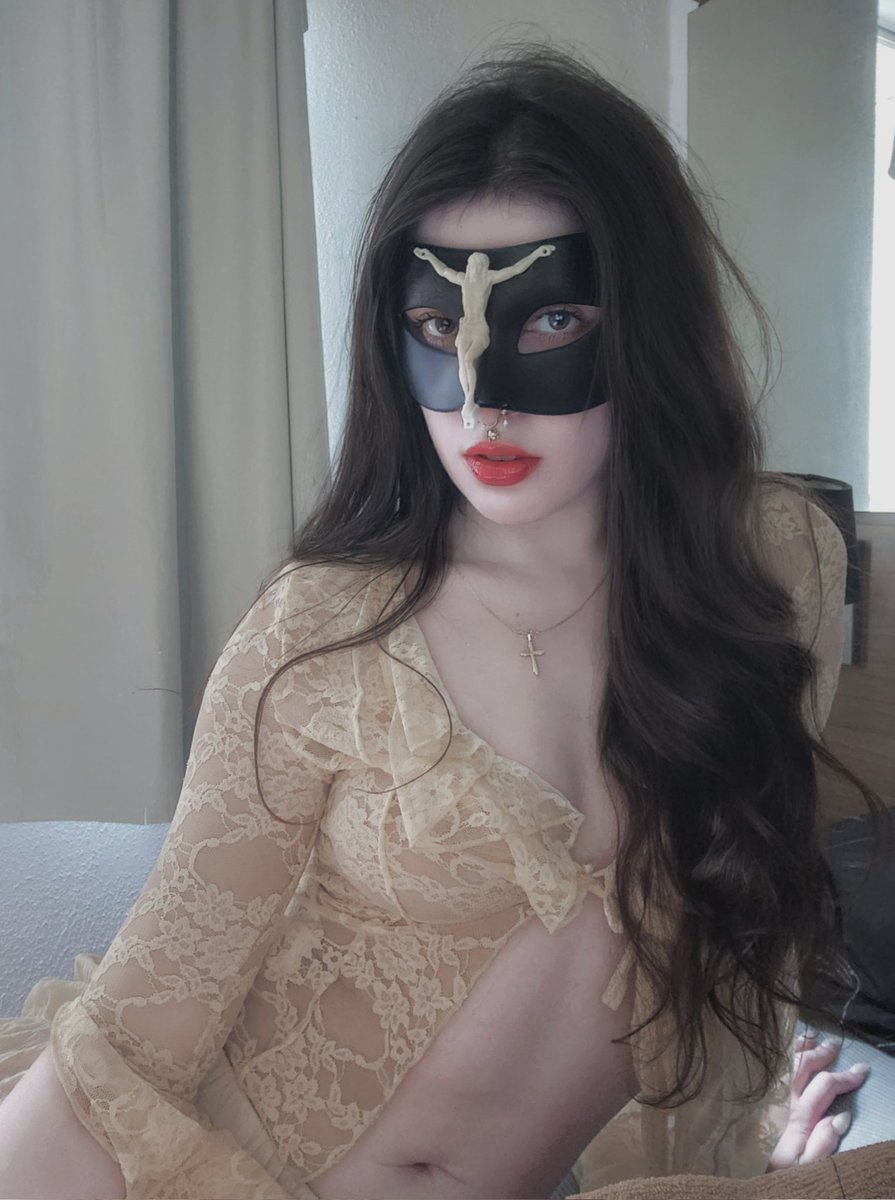 Female Christ tweet media