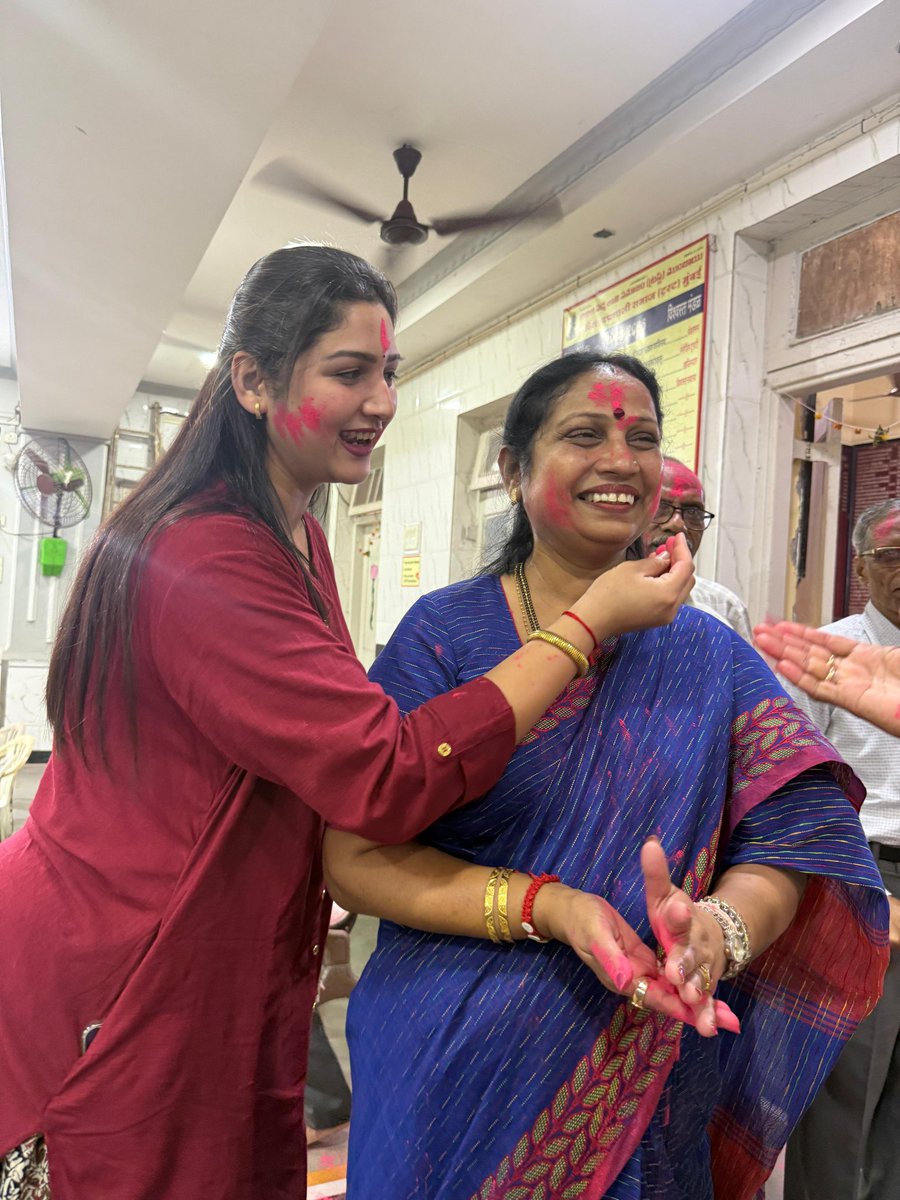 सलग तिसऱ्यांदा सर्वाधिक मतं मिळवून अखिल पद्मशाली समाजाने माझ्यावरती विश्वास दाखवला सलग तिसऱ्यांदा समाजाची ट्रस्टी म्हणून पूर्ण पॅनला आशीर्वाद मिळाला,
समाजाचे अध्यक्ष म्हणून श्री.मुरली लवशेट्टी याचा विजय.....

सर्वांचे मनापासून धन्यवाद मी सर्व पॅनलच्या सदस्यांचे हार्दिक अभिनंदन