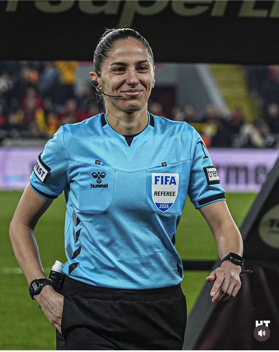 Amasya’lı Hemşehrimiz FIFA kokartlı hakemimiz Asena Albayrak’ın Süper Lig’de 22 yıl sonra hakem olarak görev alması bizler için büyük bir gurur olmuştur.
Kendisiyle gurur duyuyor, hakemlik kariyerinde başarılarının devamını diliyorum.
<a href="/SuluovaTso/">Suluova TSO</a> @rhisarciklioglu @tobbiletisin