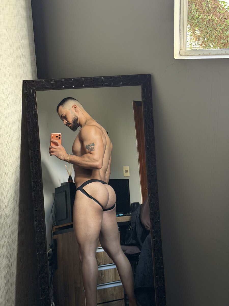 AnddDinho's tweet photo. Teve treino de pernas e glúteos hoje 🏋🏽‍♂️🍑 https://t.co/TB3AJWCWYr