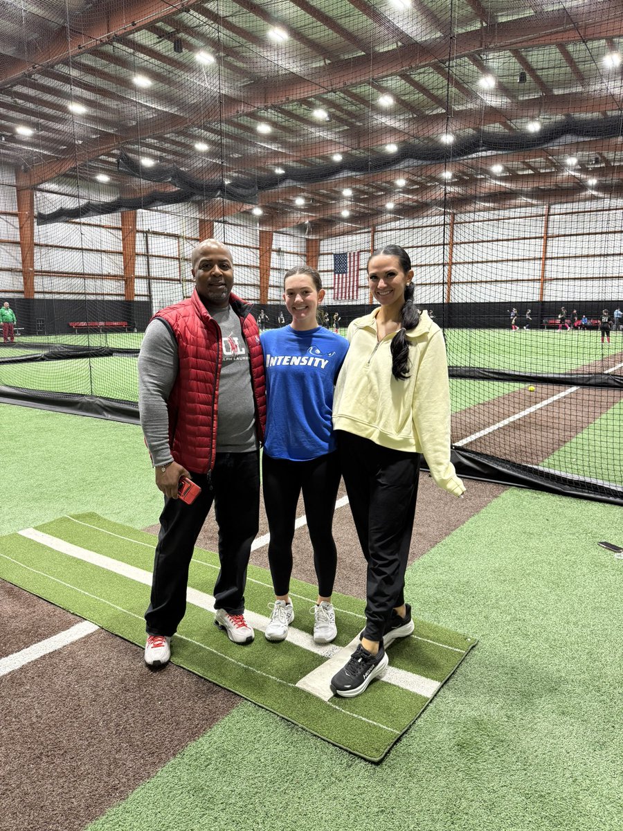 j_vignets2028's tweet image. I had an unexpected visitor at my pitching lesson today! Since August these 2 coaches have worked so hard with me on strength, velocity, and speed. I told them my goals, and they helped me in every way they could to achieve them! I’m so grateful for them! #workhard #dreambig