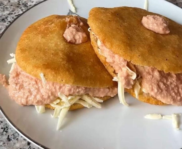 raiselys25's tweet photo. @PIVXcommunity @ZaidividV My all-time favorite, sweet arepa, with deviled ham and cheese, a delicacy I enjoyed a lot as a child, and today it's my favorite and the favorite of Venezuelans. https://t.co/NgYlgqqViH