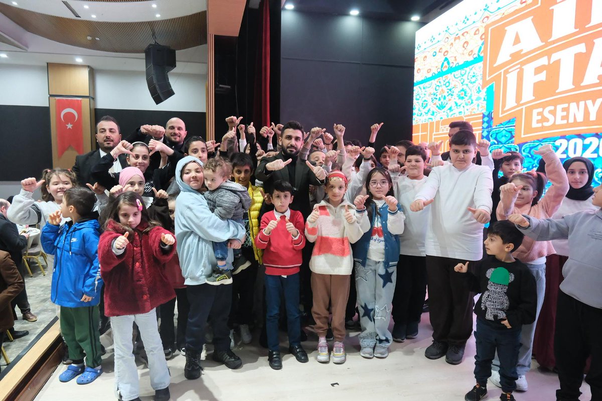 📍 Esenyurt

TÜGVA Esenyurt İlçe Teşkilatımızın düzenlediği Aile İftarı programında yol arkadaşlarımız ve kıymetli aileleriyle bir araya geldik.

Rabbim muhabbetimizi artıran, kardeşliğimizi pekiştiren nice bereketli sofralarda buluşmayı nasip eylesin.