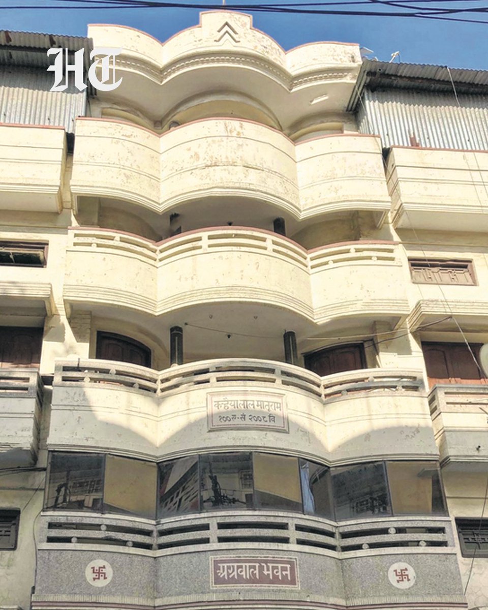 htTweets's tweet photo. When did an international style like Art Deco become part of Delhi’s everyday visual landscape?

Delhi began seeing buildings in the Art Deco style in the early 1940s, when Sir Sobha Singh developed Sujan Singh Park, designed by architect Walter Sykes George, to house officers during the Second World War. These apartments fused Lutyens-style archway entrances with curving Deco balconies and signature “eyebrows.” In contrast to the open verandahs typical of the Capital’s earlier homes, the upper floors featured longer enclosed windows. George appears to have drawn from European housing schemes while adapting them to local materials such as exposed brick.

Completed in 1945, the apartments were partly leased out under a government order that allowed flats not required for official use to be rented to people of “good position and social status in life.” During Partition, Sobha Singh also opened the complex to families fleeing from Pakistan until they found more permanent accommodation, as researchers from the “Deco in Delhi” project note.

@cultureanica ✍🏻 in today's special #DelhiHouses. 

Read in full in today's e-paper 🗞️

Story: https://t.co/RwjhZQ70Xt