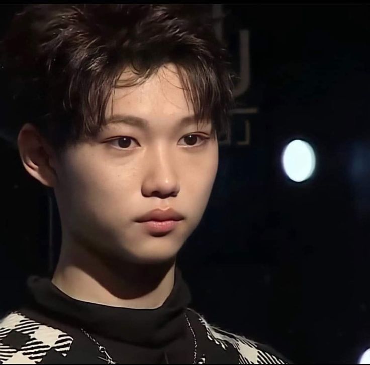 hyundentinhos's tweet photo. As vezes paro pra pensar no Felix do passado, todo bebê sendo eliminado, pra depois voltar pro grupo e se tornar um dos maiores idols, e um dos mais influentes, embaixador de várias marcas, participando de desfiles e corridas de f1, e me pergunto se ele imaginaria onde ia chegar https://t.co/rtzNNVX4tk