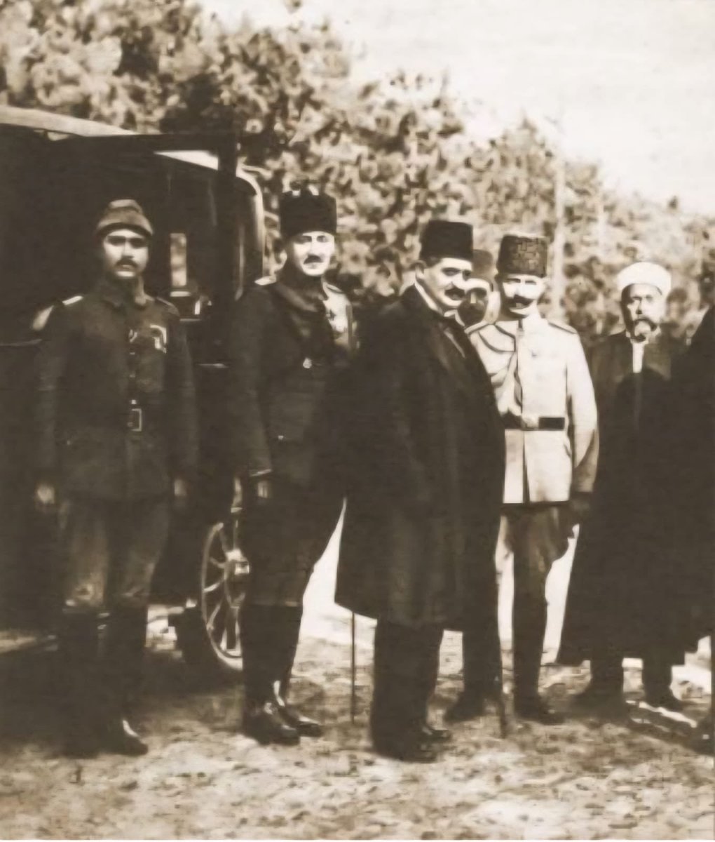 Erhan Afyoncu:

Talat ve Enver Paşalar olmasaydı Ermeni çeteleri Anadolu'daki Türk, Kürt ve Çerkesleri katledip, etnik temizlik yaptıktan sonra vatanımızın bu parçasında Ermenistan kuracaklardı.

Talat Paşa'nın ismi ebediyen Türkiye Cumhuriyeti’nin her tarafını süsleyecektir.