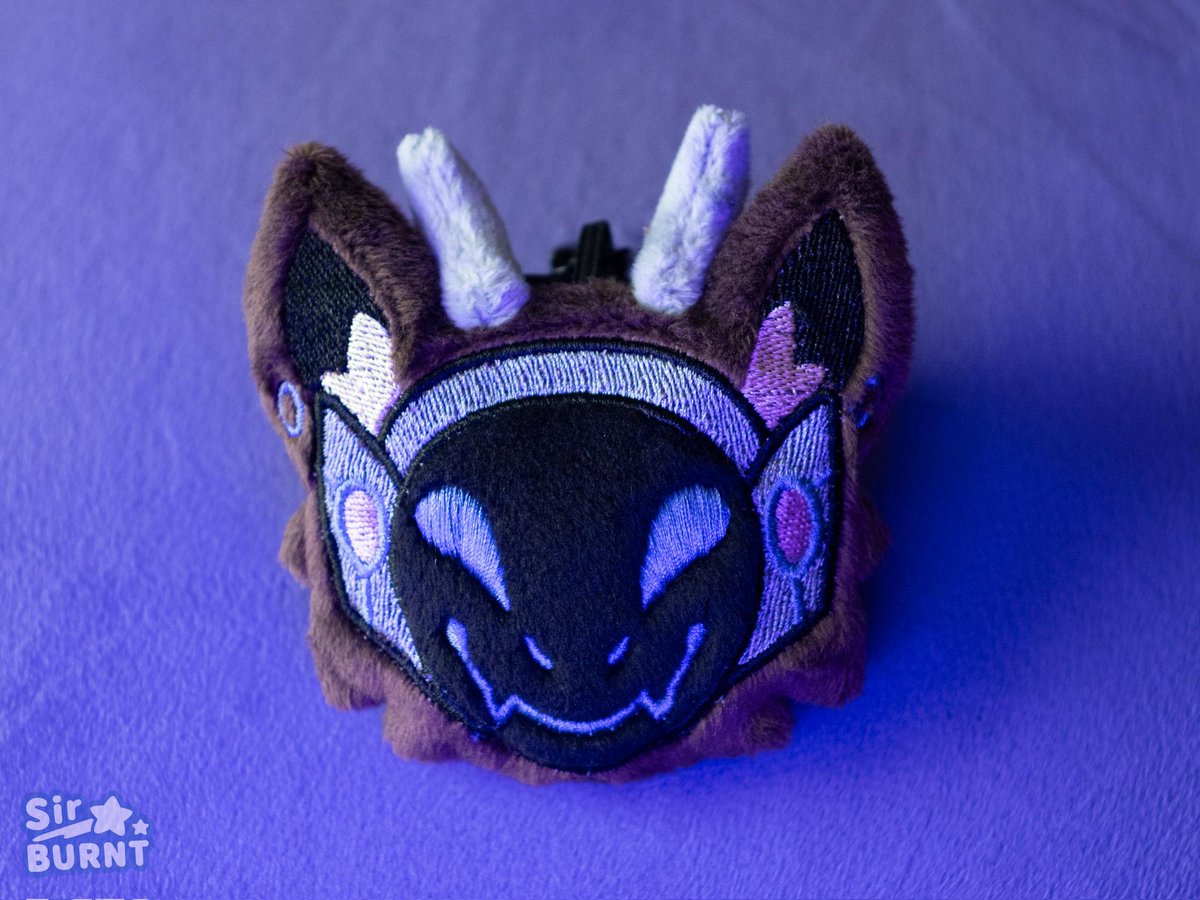 Plush charm commissions! 

This is a new thing I'm experimenting with!

Currently closed for this month but there will be a waitlist for April-May completion, DM me for a quote!