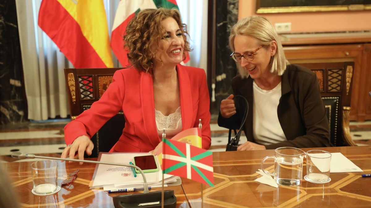 burgosusana's tweet photo. Mañana escribo en @eldebate_com de cómo están viviendo los trabajadores de la #AIReF la propuesta del
Gobierno para que su nueva presidenta sea la secretaria de Financiación Autonómica y Local de Hacienda. Creo que me han salido unos buenos ‘Apuntes contables’ 😊. https://t.co/sm9chA428h