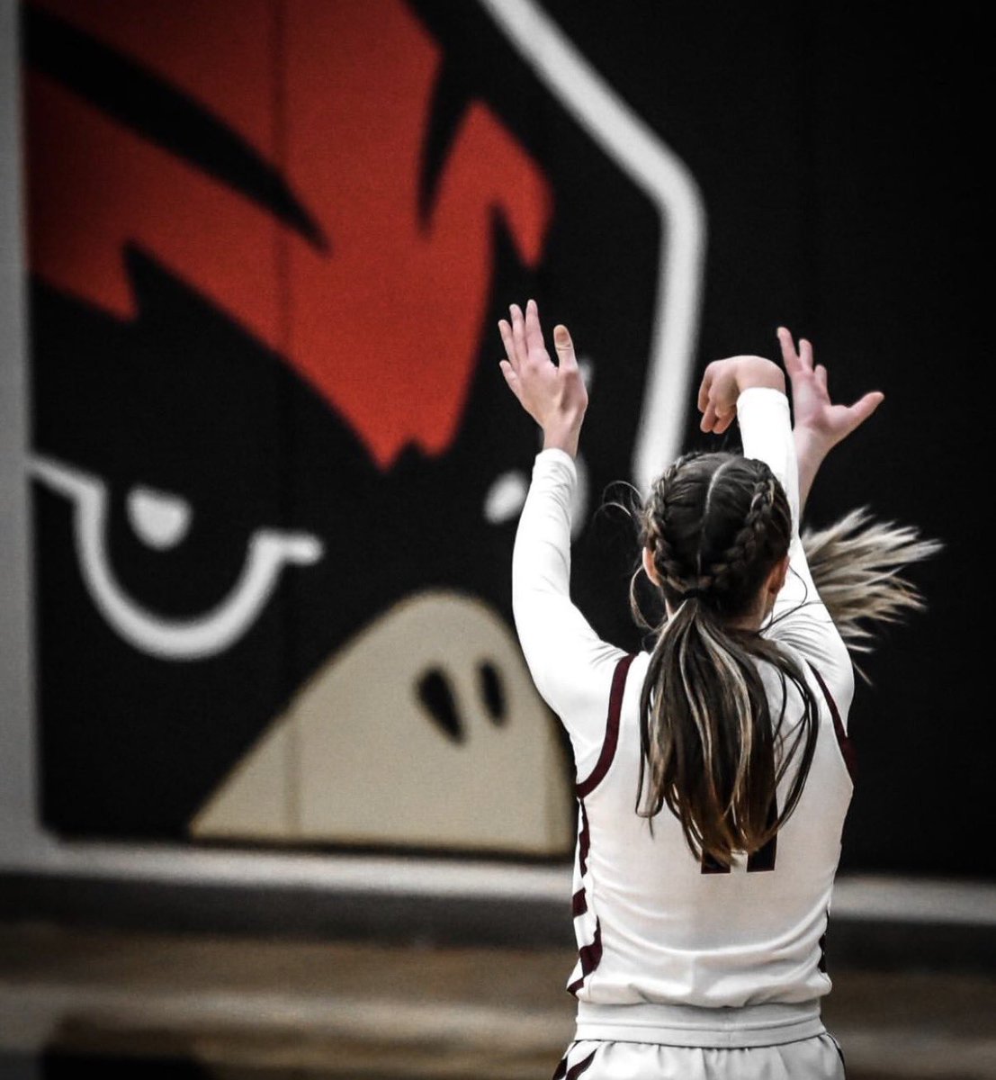 samantha thelen tweet media