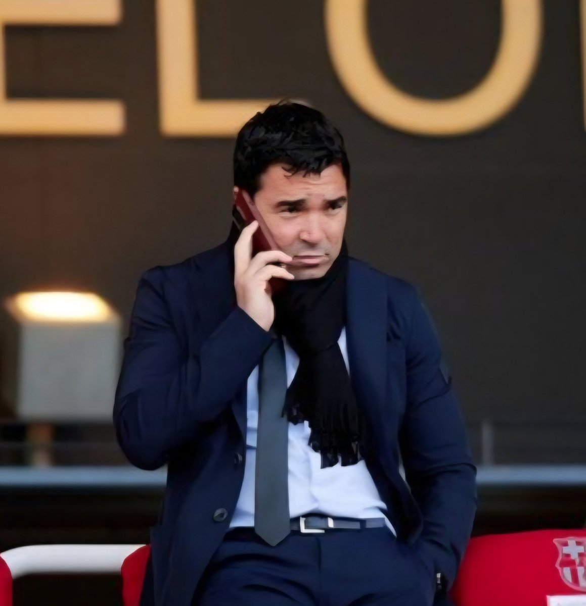 PerePerpinya's tweet image. #Deco 

"L'home que xiuxeujava els empleats"