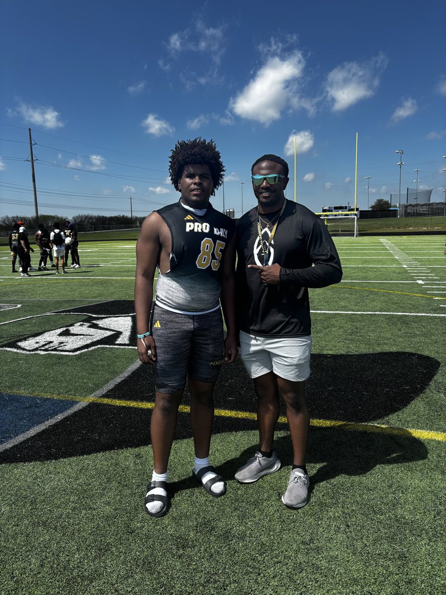 Chris_0Jones's tweet photo. Honored to be invited to the PRIVATE PRO DAY powered by Adidas. Huge thank you to @nxgncamps for the opportunity to compete and get better.
#AGTG #NXG #AdidasFootball
@LoreauvilleAth @ShannonBelt3
@MikeCoppage1 @CoachMGiuliani @TerryMartinLHS https://t.co/XVvyuDWerh