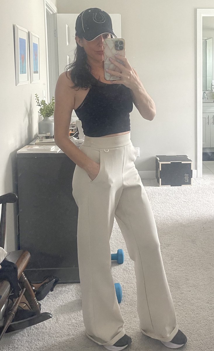 Hanging with the raisin girls tweet media