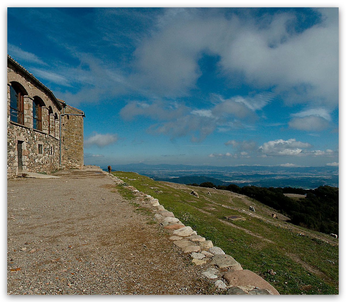 ViajesVirtuales's tweet photo. La Mola, Parc Natural de Sant Llorenç del Munt i Serra de l'Obac (Barcelona) (https://t.co/198SHQGxuh) https://t.co/DhuwVx7wiT