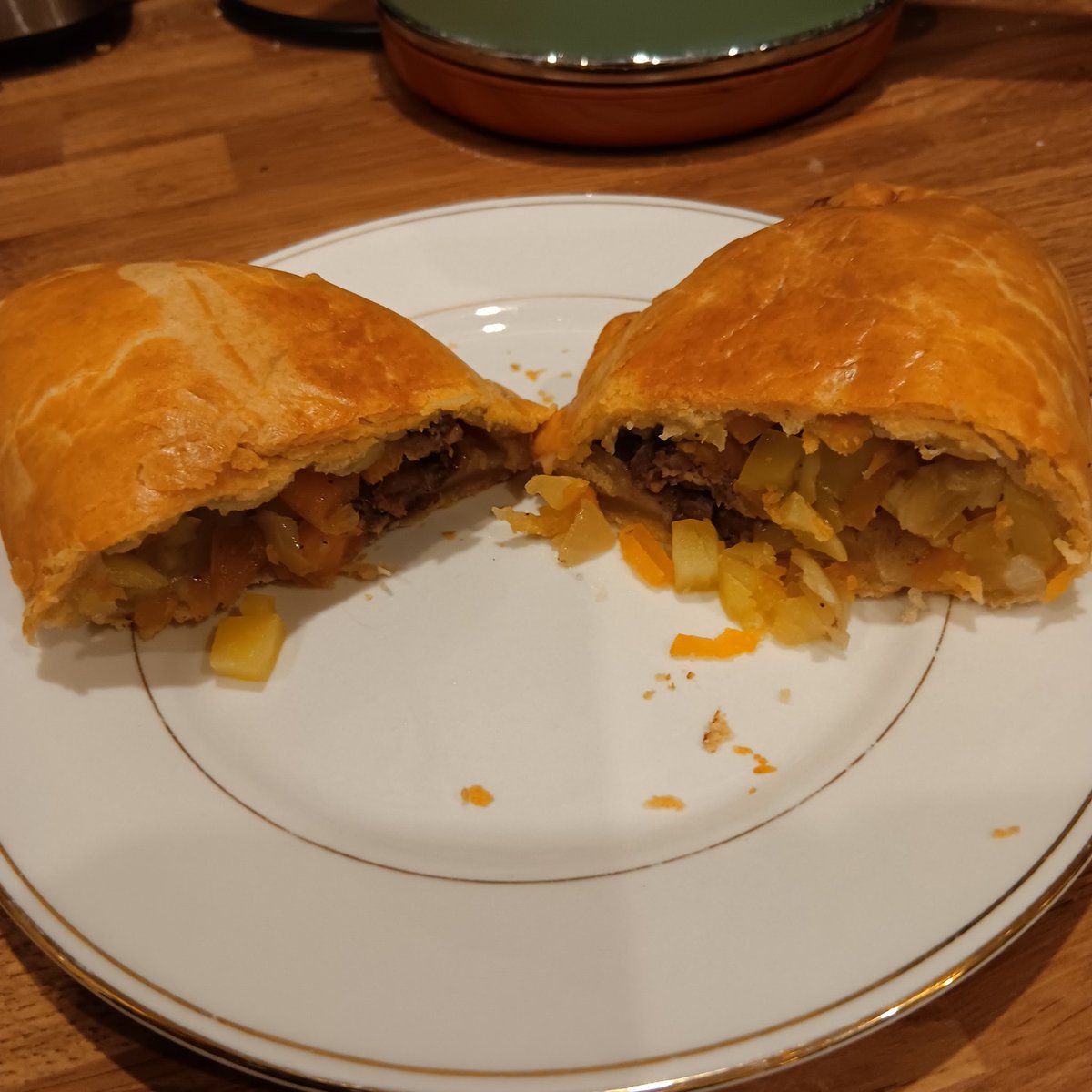 In a nod to my late mum on #MothersDayGB a Plymouth girl, who spoke fondly of Ivor Dewdney pasties, I made traditional Cornish pasties today. I hope she would forgive the awful crimping as the flavour is fabulous! 
<a href="/FlavellG/">Gillian Flavell</a> <a href="/BookwormBean/">Bookworm Bean</a> <a href="/rose1_scarlett/">ScarlettRose1</a> <a href="/Alichat66/">Ali L</a> <a href="/Casserly_Rock/">James Casserly</a>