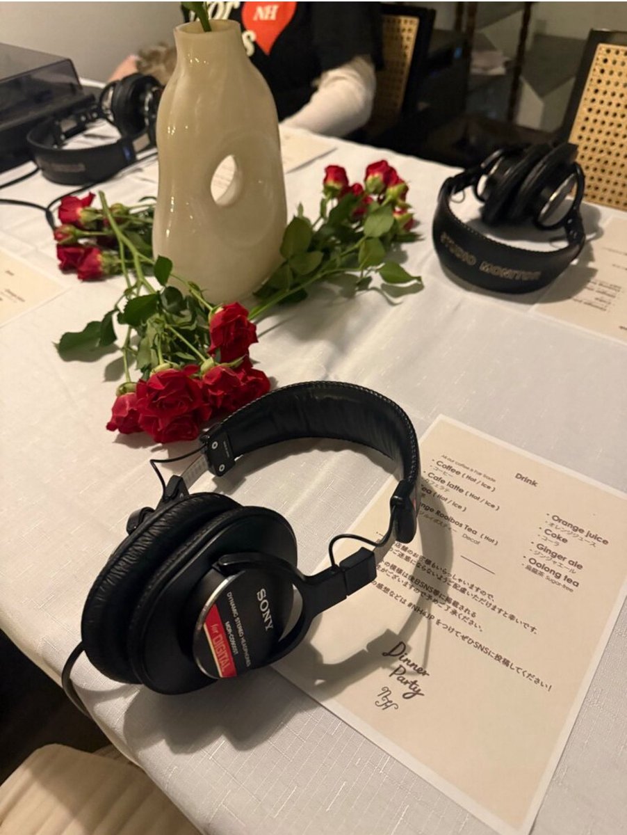 PopCrave's tweet photo. Dinner tables are popping up around the world previewing Niall Horan’s upcoming single “Dinner Party.” https://t.co/MjrZU45DBI