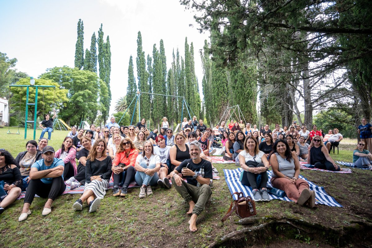DesarrolloHCba's tweet photo. ¡Empezaron los festejos por los 10 años de las Salas Cuna!

Mediante encuentros de educadoras, referentes y personal de cocina en la Colonia de Santa Catalina, reconoceremos el fundamental trabajo que realizan a diario acompañando a la primera infancia desde este programa modelo. https://t.co/pHlRONlerX