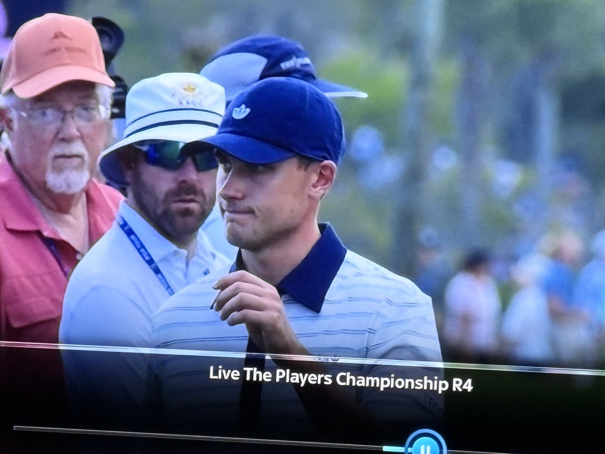 bartlejo's tweet photo. Is this @TronCarterNLU keeping an eye on his prodigy? @NoLayingUp https://t.co/kARn7qQkJ7