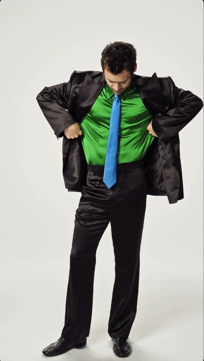 Hazzasdandelion's tweet image. The washboard through this shirt.  🫠 #6pack