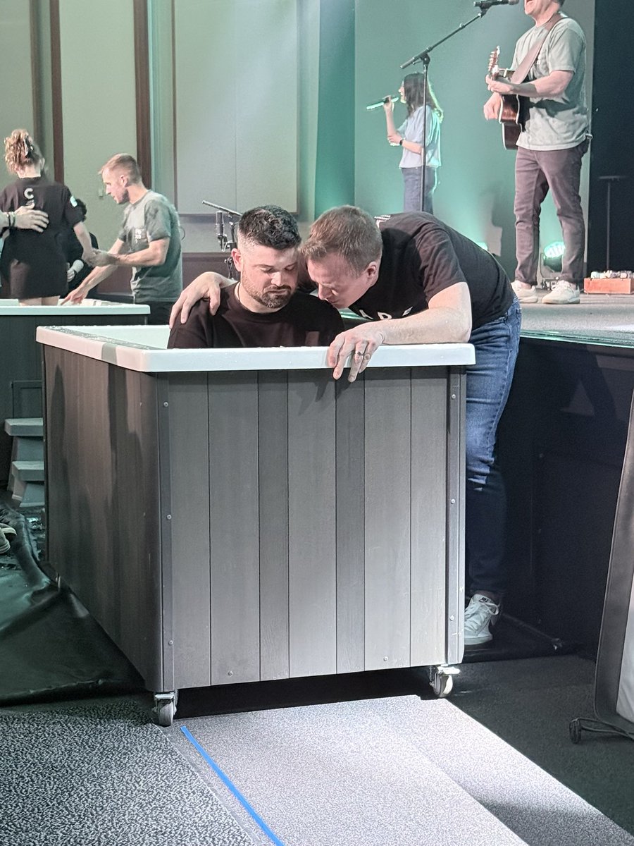 Casey Wilson tweet media