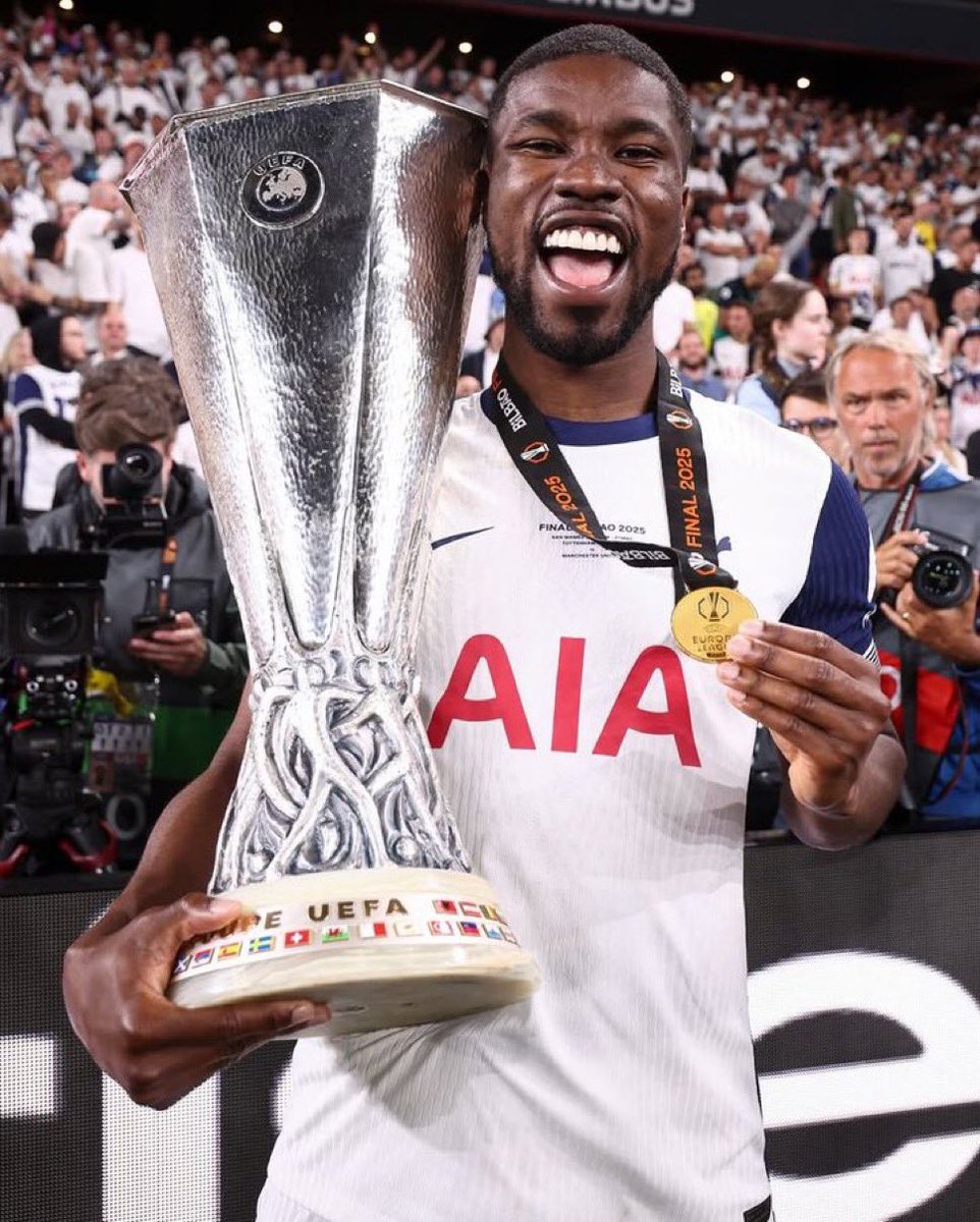 Lilywhite Rose tweet media