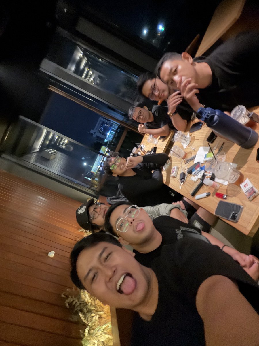 brawashandoko's tweet photo. bukber bareng personel oasis; aldi taher https://t.co/WFE0KxHrpo