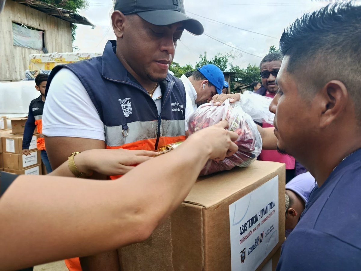 📍 #Esmeraldas

Tras la inundación fluvial registrada en el cantón Muisne, el Gobierno Nacional, liderado por el presidente Daniel Noboa, está junto a la gente en Esmeraldas.

A través de la Secretaría Nacional de Gestión de Riesgos, se entregó asistencia humanitaria a familias