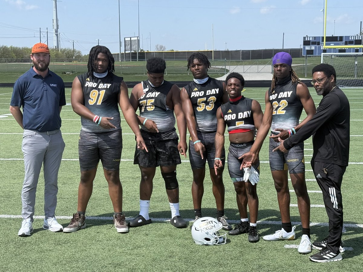 Dylan Thomas tweet media