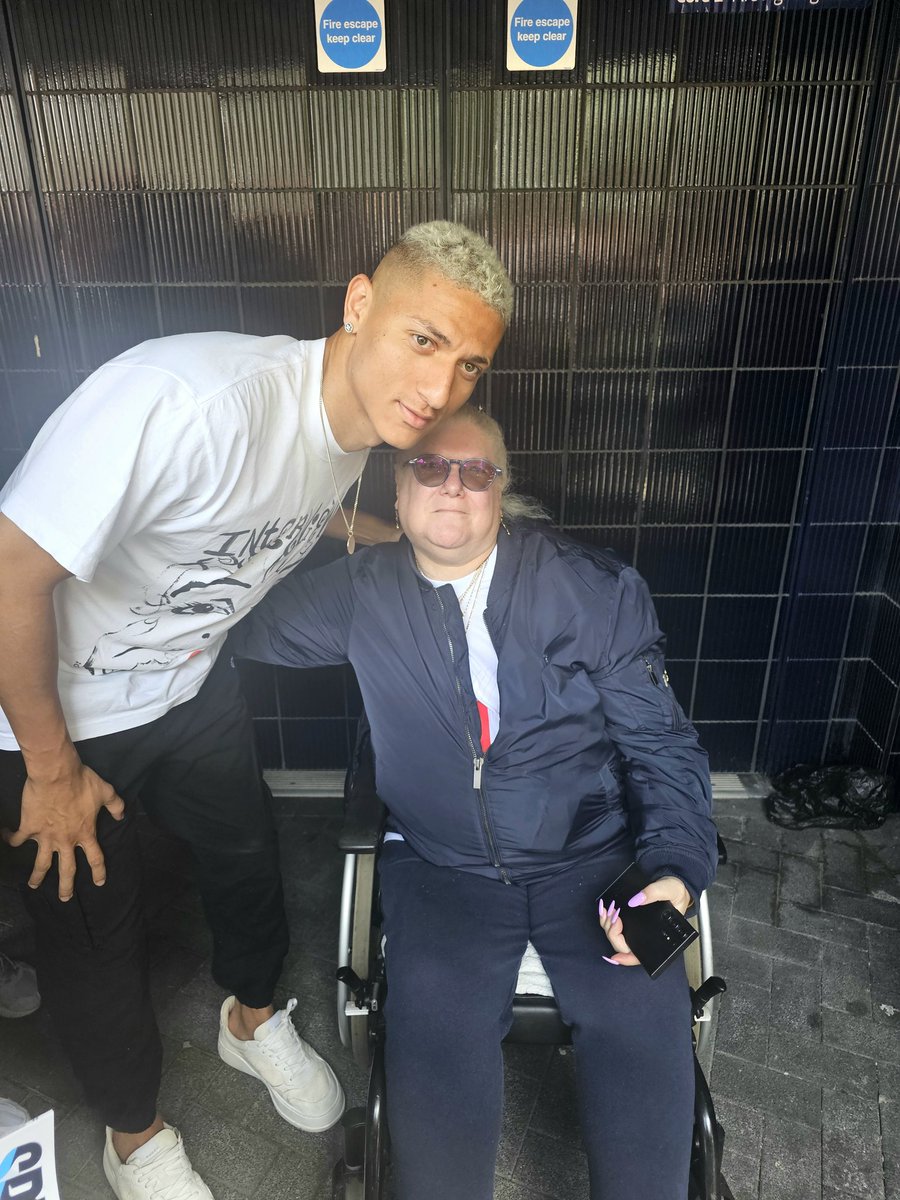 Well done Richarlison on a great equaliser at Anfield ⚽️🤍💙