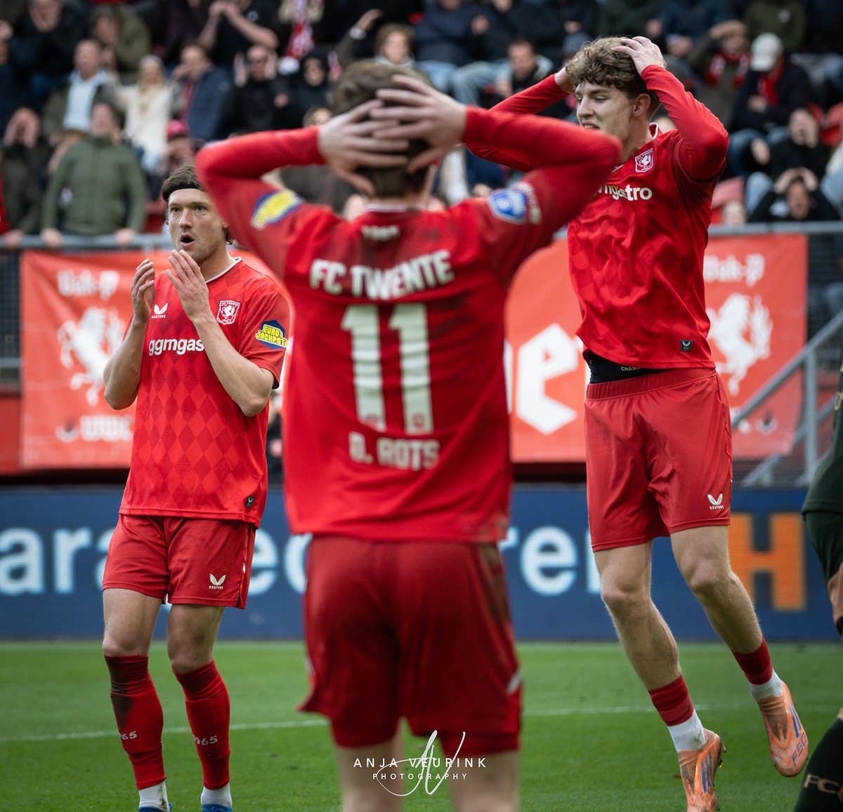 anjaveurink's tweet photo. FC Twente verliest in de Grolsch Veste met 0-2 van FC Utrecht #tweutr #fctwente @fctwente https://t.co/i60XKnEWHe https://t.co/Kq93A9WDH8