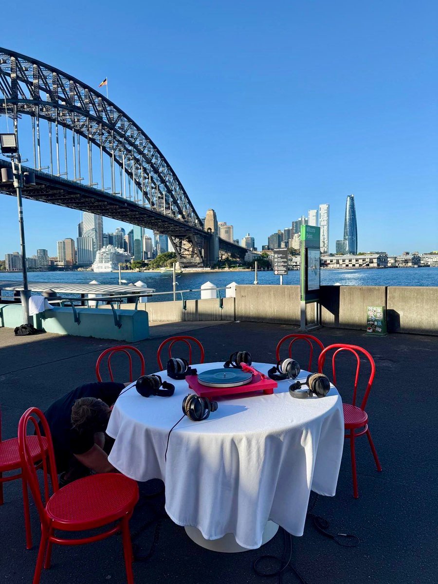 Dinner tables have been popping up globally previewing Niall Horan’s upcoming single ‘Dinner Party.’